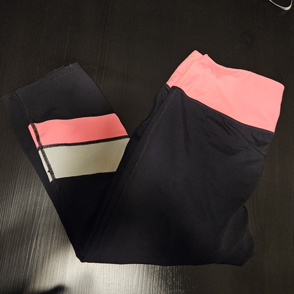 Torrid Black Colorblock Cropped Active Legging - Picture 7 of 9